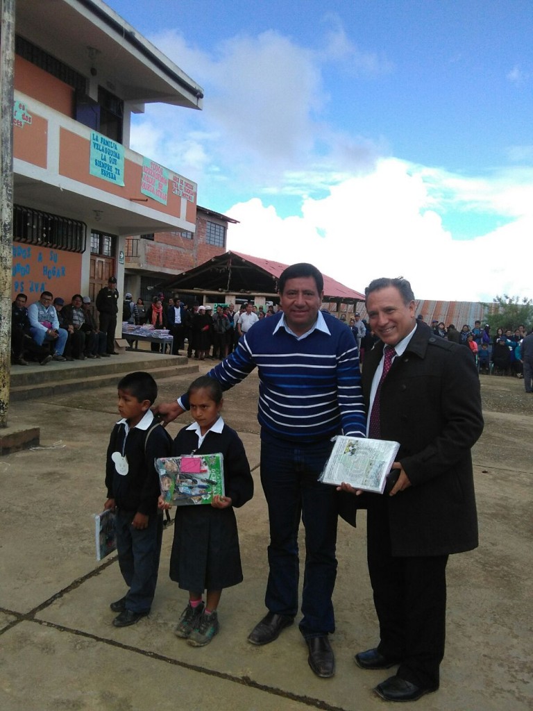 Gobernador de Amazonas y el Gerente Ejecutivo de FONDEP , en el Buen Inicio del Año Escolar
